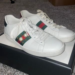 Authentic gucci tennis shoes